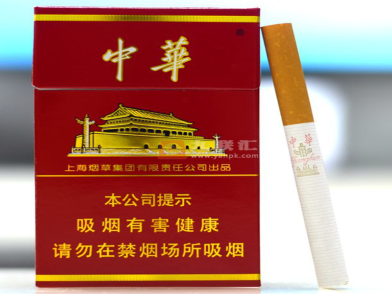东兴口岸货柜装卸及条码扫描现场